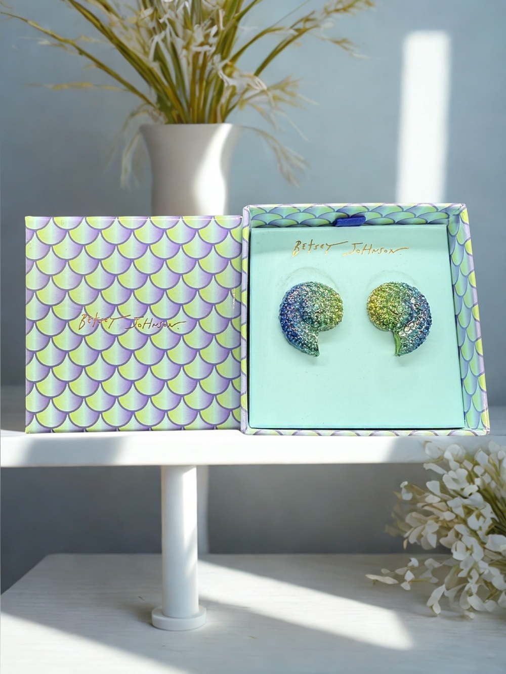 💙💚BETSEY JOHNSON💙💚Mermaid Jewels Conch Shell Stud Earrings/NWT